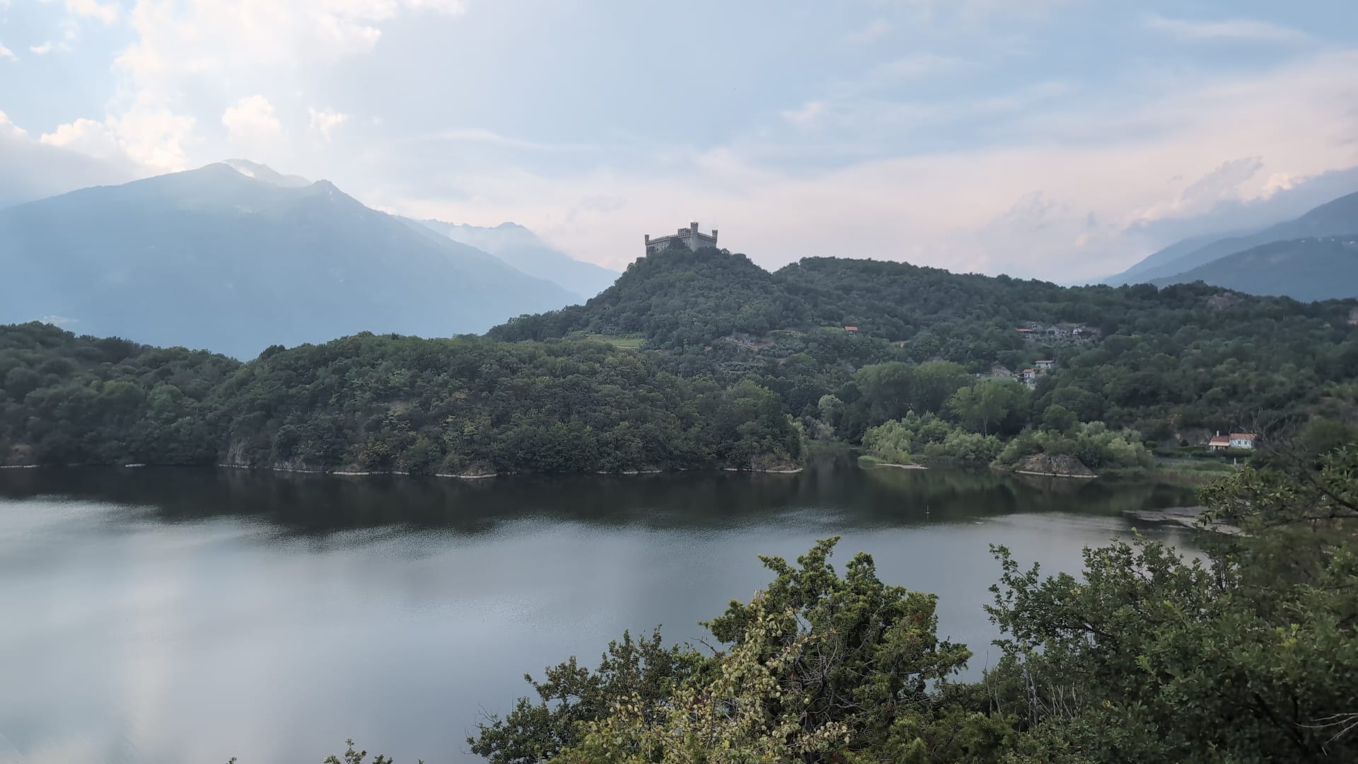 Il castello di Montalto Dora  risale alla metà del XII secolo