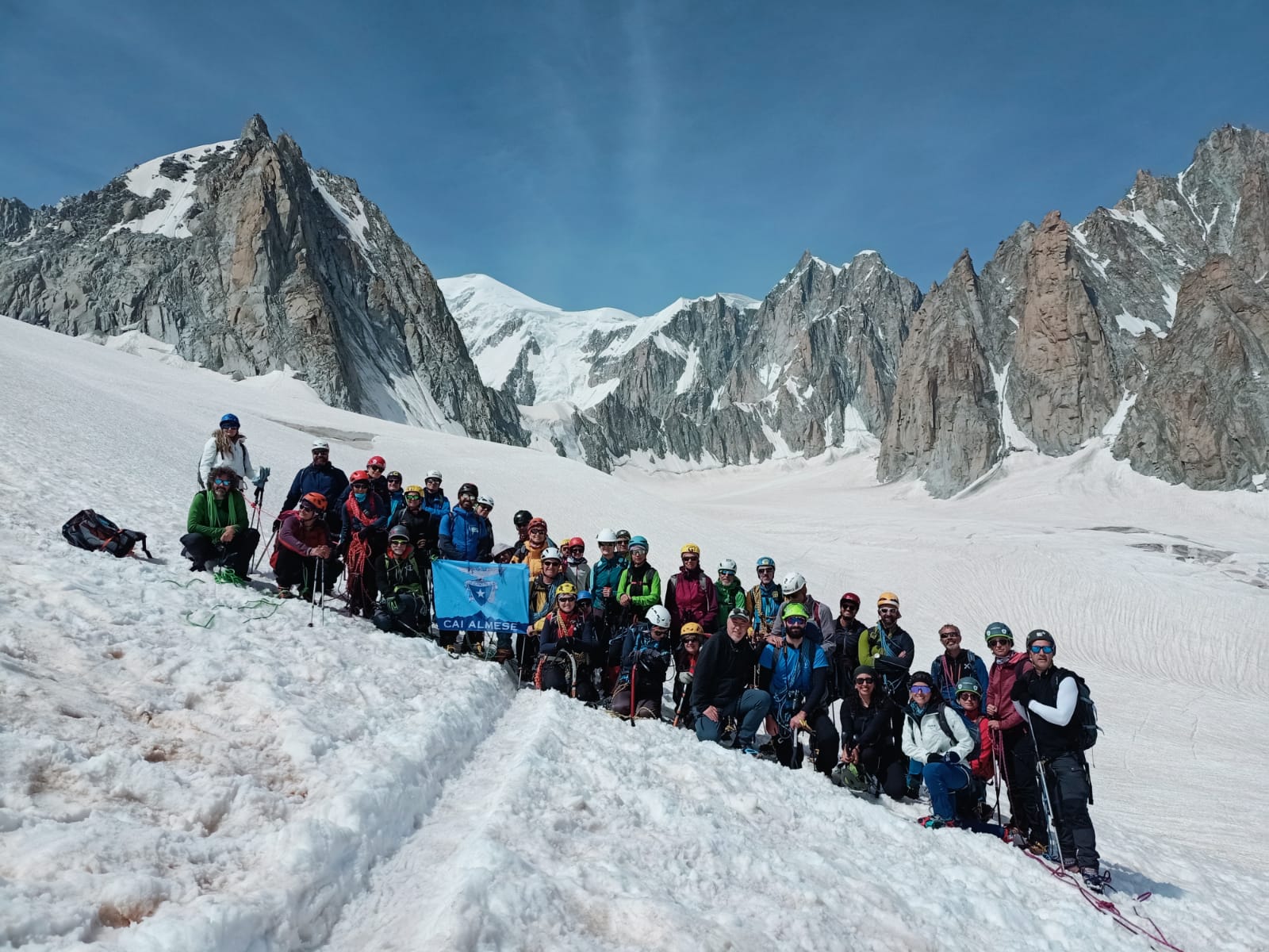 Foto di gruppo Ghiaccio Fragile 2024 in prossimità di Col des Flambeaux